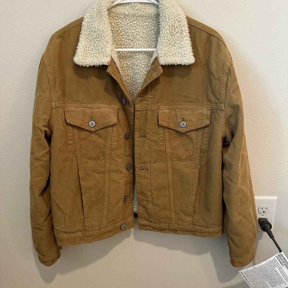 Brandy Melville Women's Tan Sherpa-Lined Trucker Jacket